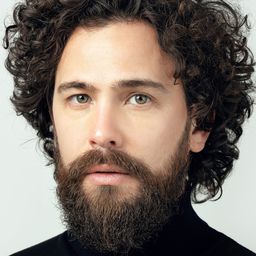 Héctor Medina 飾演 Jesus