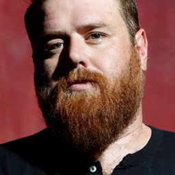 Mikey Roe 飾演 Mikey