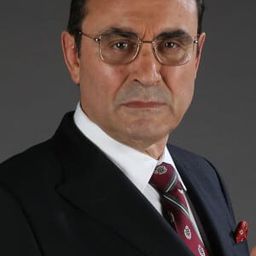 Almeno Gonçalves 飾演 Domingos