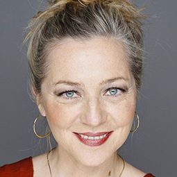 佩拉·卡斯楚 - 吻到未來演員 飾演Sonsoles Durán