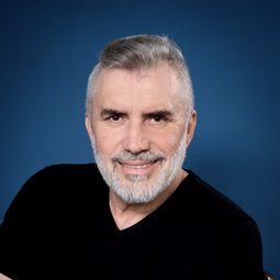 Géza Kaszás 飾演 Kaszás Géza