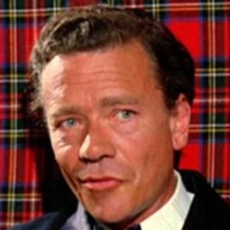 Derek Aylward 飾演 Phillip-Greene