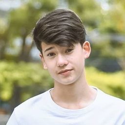 Christiaan Churaporn 飾演 Jay