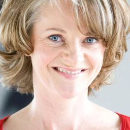 Miranda Harcourt 飾演 Ellen Batten