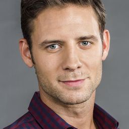 Steve Lund 飾演 Jake