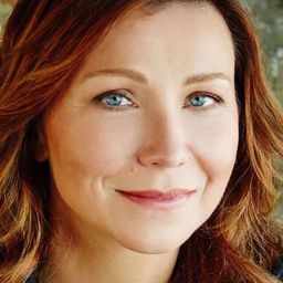 Anita Hegh 飾演 Maryanne