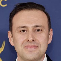 艾力克斯·雷茲尼克 - 躍動的心跳演員 飾演Professor Berg