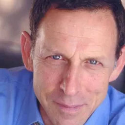 Sal Viscuso 飾演 The Judge