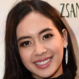 艾薇拉·達薇娜美拉 飾演 Vina