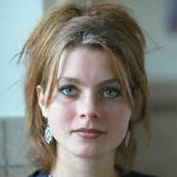 Medi Broekman 飾演 Marjolein