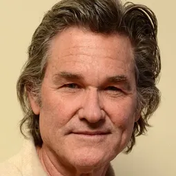 卻羅素 飾演 Himself