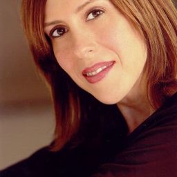 Mimi Sagadin - 劈腿困境演員 飾演B & V Worker