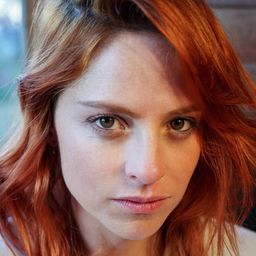 Silvia Varon 飾演 Marta