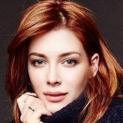 Elena Satine 飾演 Countess Helena Andrenyi