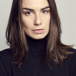 Lucia Ceracchi - 玩命械劫王演員 飾演Leslie