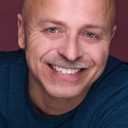 Victor Braschnewitz 飾演 FBI Special Agent Justin Garrick