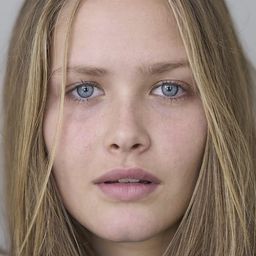 夏洛特·瑪姬 飾演 Jenny