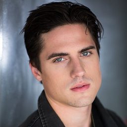 Daniel Covin 飾演 Ryan Pollock