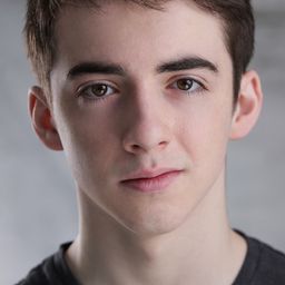 Samuel Menhinick - 貝爾法斯特演員 飾演Paddy Kavanagh