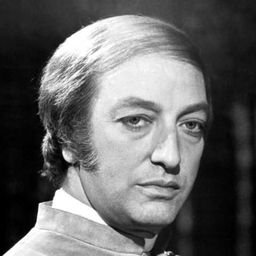 Franco Ressel 飾演 il notaio