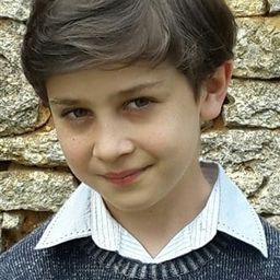 Camille Loubens 飾演 Arsène