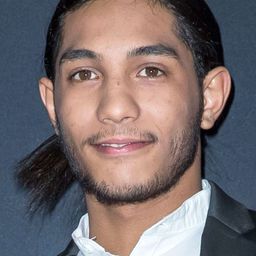 迪倫·羅伯特 飾演 Dylan, un randonneur