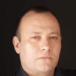 Hugo Mestre Amaro - Sea演員 飾演Empregado de Balcão