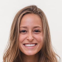 Katerine Savard 飾演 Nadia