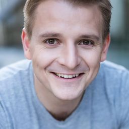 Szymon Piotr Warszawski - 鐵漢傳奇演員 飾演Paweł