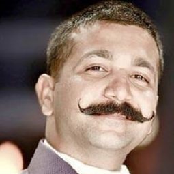 Shaurya Bharadwaj 飾演 Guruswamy