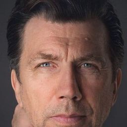 Jesper Lohmann 飾演 Tom