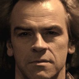 Bjørn Willberg Andersen 飾演 Niels Halle