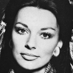 Evelyn Opela - Night Train to Venice演員 飾演Tatjana