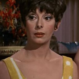 Monica Evans - 單身公寓演員 飾演Cecily