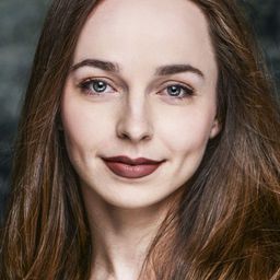 Vanessa Smythe 飾演 