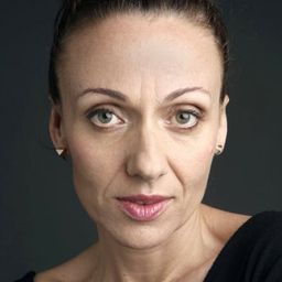 Katyna Huberman 飾演 Rita