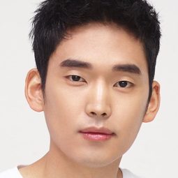 崔俊英 - 無情之境演員 飾演Yong-chan