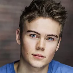 蓋奇·蒙羅 飾演 Brady Mansell