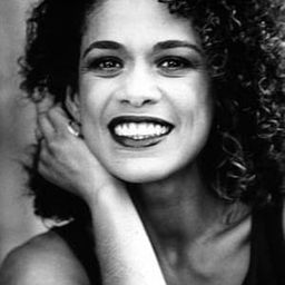 Aida Leiner 飾演 Rosirene