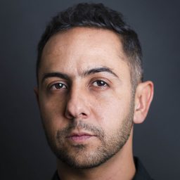 Humberto Busto 飾演 Calderon