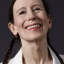 Meredith Monk 飾演 Self