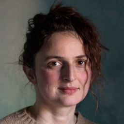 艾莉絲諾宜娃查 - 禮服導演