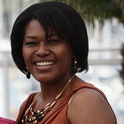 Harriet Lenabe 飾演 Albertina Sobandla