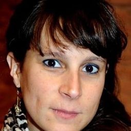 Jeanne Candel - 刺蝟優雅演員 飾演Hairdresser