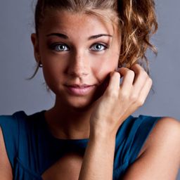 Maristella Burchietti 飾演 Jeans girl