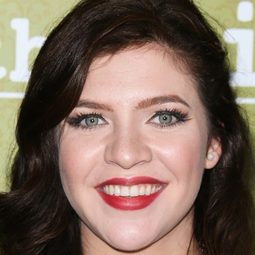 Blaine Saunders 飾演 Young Girl