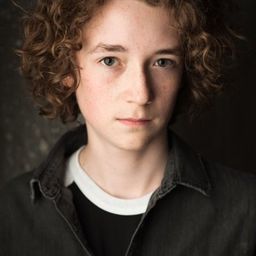 Malcolm Craig 飾演 Max