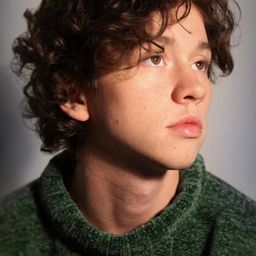 Cole Tristan Murphy 飾演 Charlie