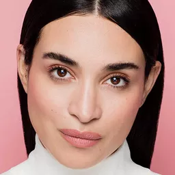 金馬妮亞佐丹娜 飾演 Daphné