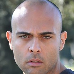 Simone Sabani 飾演 Gaspare Bacci